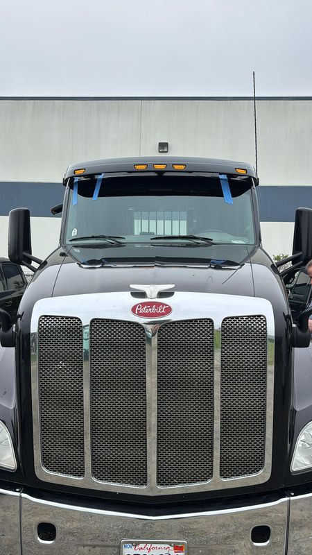 Peterbilt semi-truck windshield replacement — commercial fleet service LA